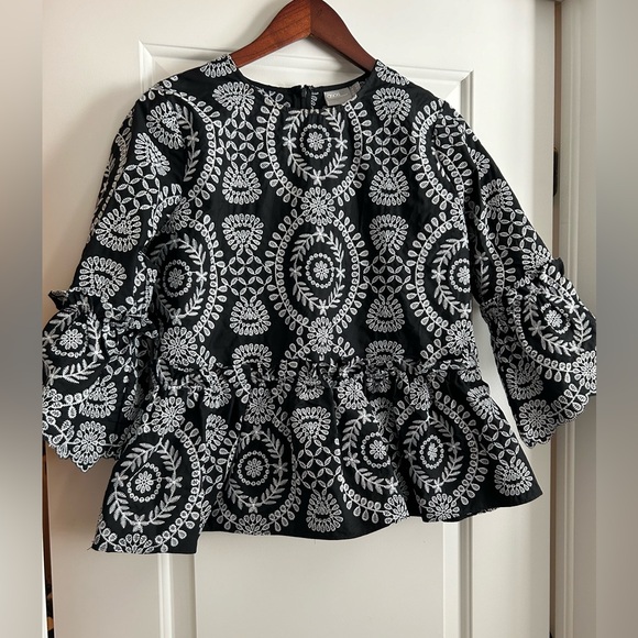 🛍️ 2/$15 ASOS Embroidered Ruffle Blouse Top Black White Sz 6 - Picture 3 of 7